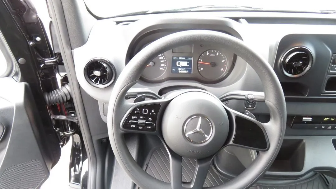 Transporter, Kastenwagen, Mercedes Sprinter, L2 H2, geschlossener Kasten, weitere Ansicht 3