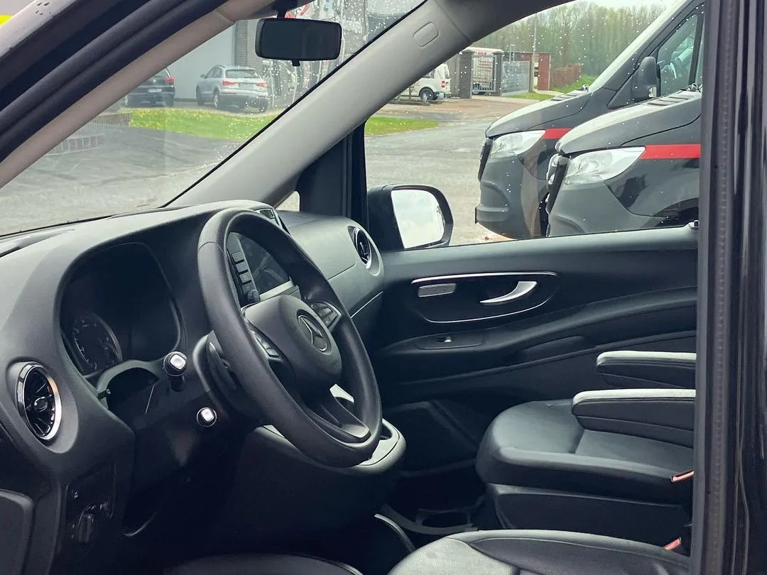Transporter 8-Sitzer, Mercedes Vito Tourer, L2, Vollverglast, weitere Ansicht 4